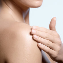 Load image into Gallery viewer, Clé de Peau Beauté Radiant Multi Repair Oil