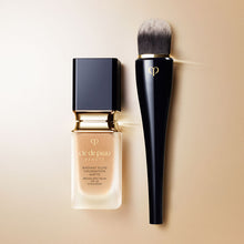Load image into Gallery viewer, Clé de Peau Beauté Light Coverage Foundation Brush