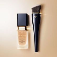Load image into Gallery viewer, Clé de Peau Beauté High Coverage Foundation Brush