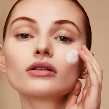 Load image into Gallery viewer, Clé de Peau Beauté Skin-Refining Clay Scrub