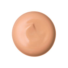 Load image into Gallery viewer, Clé de Peau Beauté Radiant Cream Foundation O20 Light Medium Ocher